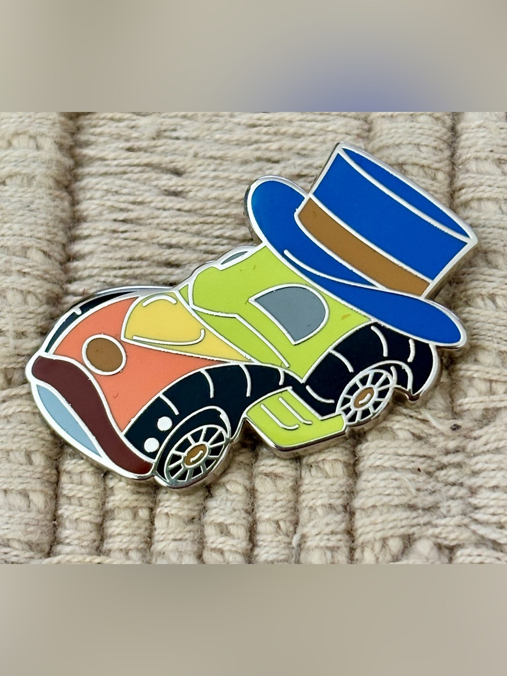 DISNEY 2016 Pinocchio's Jiminy Cricket Disney Racers Collection Pin